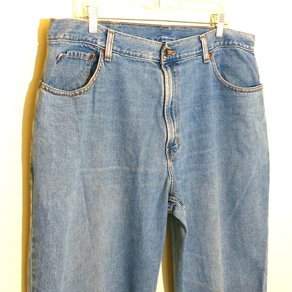 LL Bean Jeans Men's Sz 40 x 34 Classic Fit Straight Leg Medium Wash Denim - Picture 3 of 10